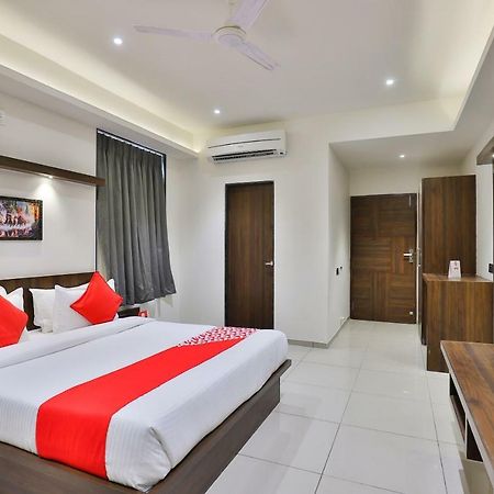 Oyo 16604 Hotel Sparsh Inn Ahmedabad Eksteriør bilde