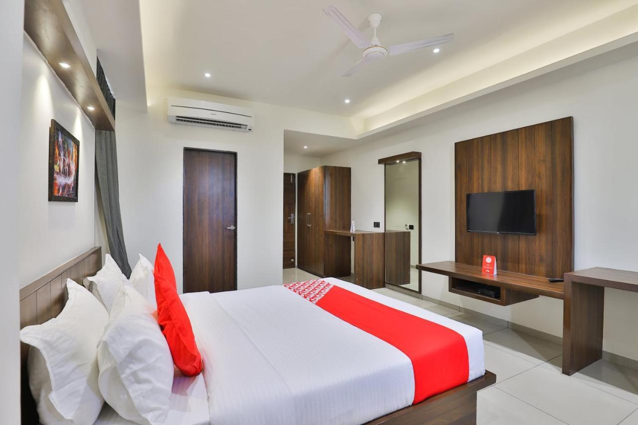 Oyo 16604 Hotel Sparsh Inn Ahmedabad Eksteriør bilde