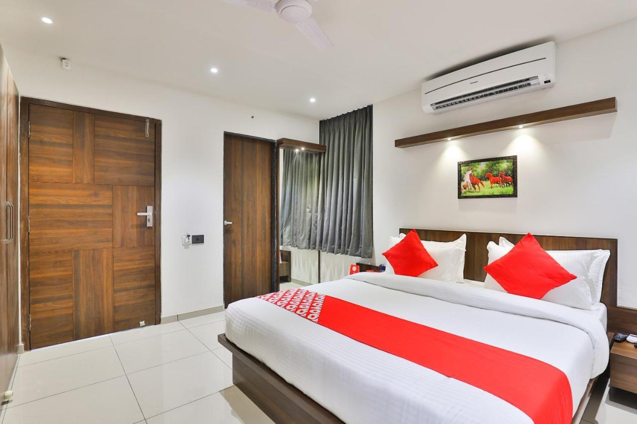 Oyo 16604 Hotel Sparsh Inn Ahmedabad Eksteriør bilde