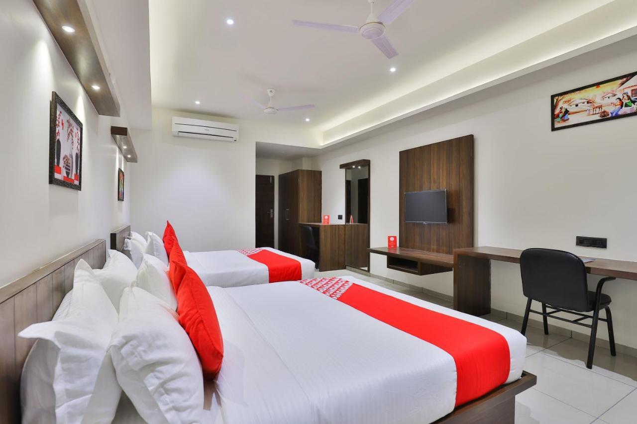 Oyo 16604 Hotel Sparsh Inn Ahmedabad Eksteriør bilde
