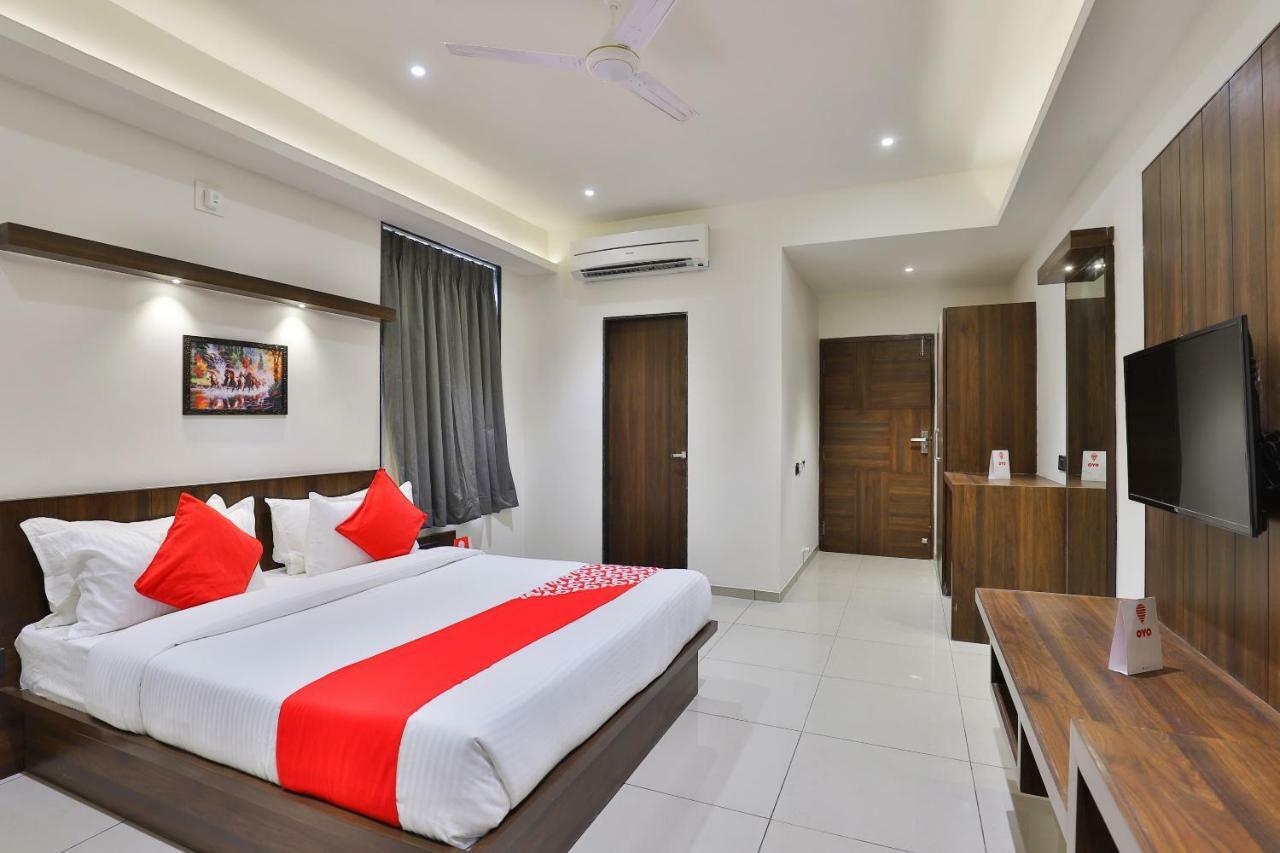 Oyo 16604 Hotel Sparsh Inn Ahmedabad Eksteriør bilde