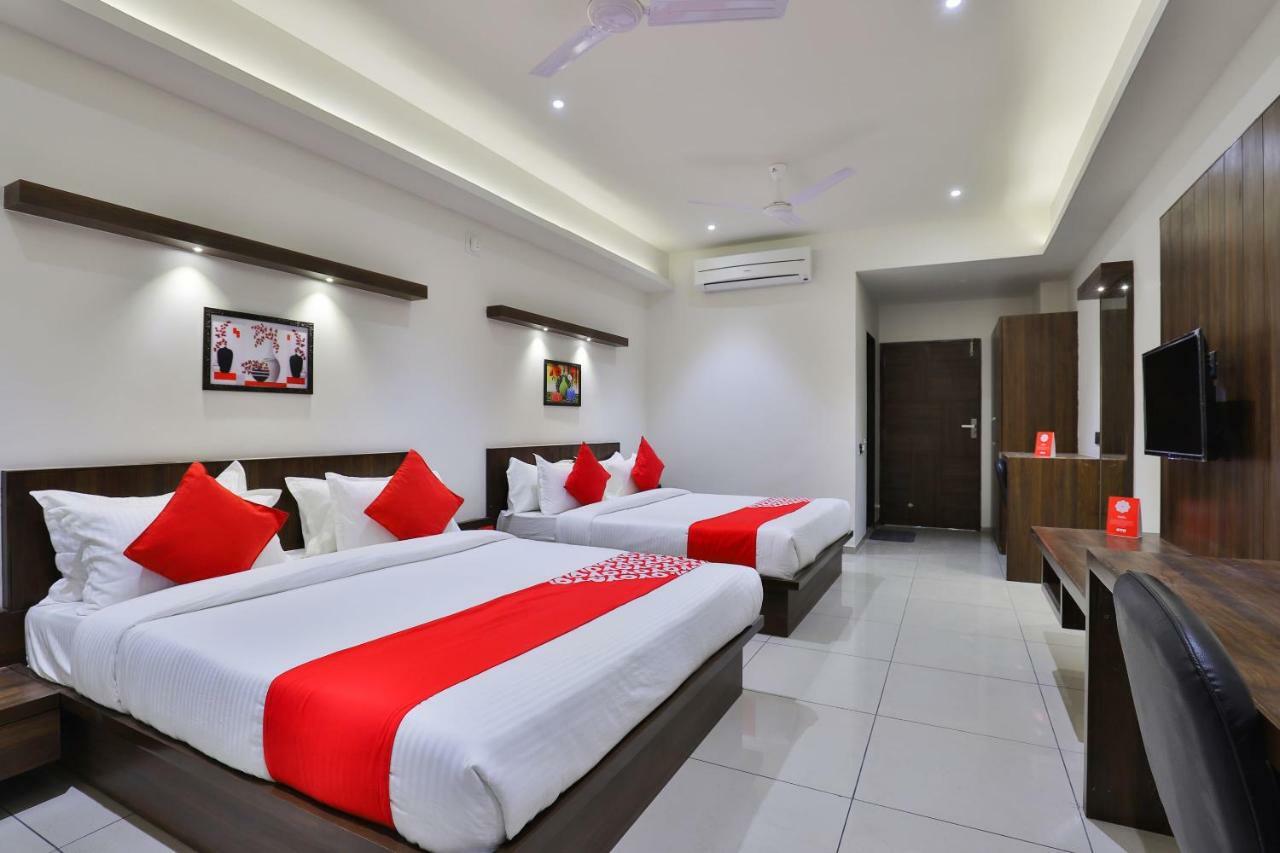 Oyo 16604 Hotel Sparsh Inn Ahmedabad Eksteriør bilde